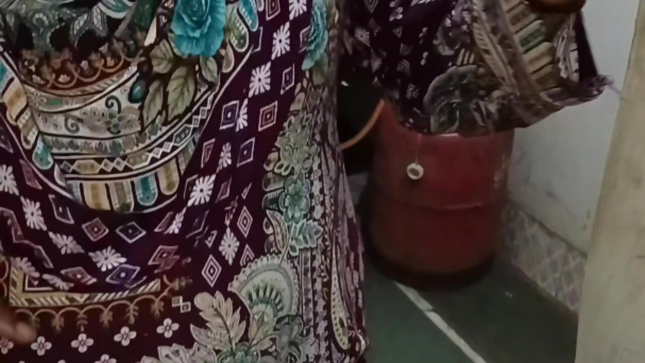 Komşuya sarı süt içiyor