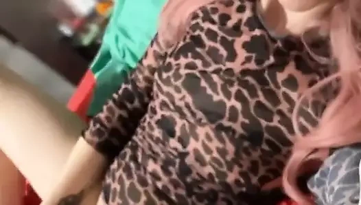 Yeni oyuncakla bakış açısı yoğun orgazm