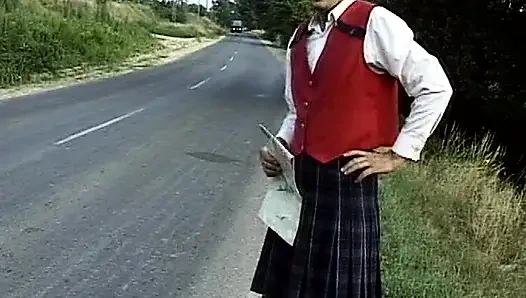 Sidik bağımlısı Fransız sürtük tenis kortunda grup sekste sikiliyor