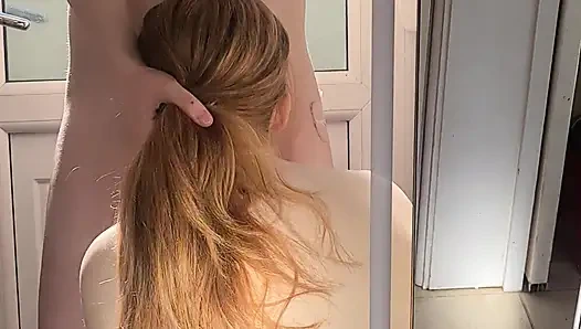 Trans ateşli kızıl saçlı kız arkadaşımı emiyor