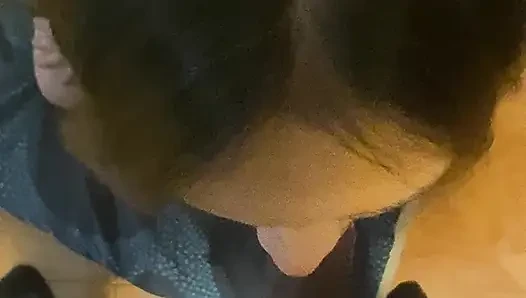 Angy her şeyi boğazına sokmak için yarak emmede uzman