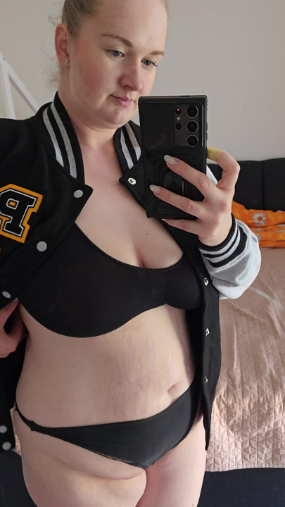 Benden Küçük Bir Tease - Ateşli, Seksi ve Sadece Senin İçin