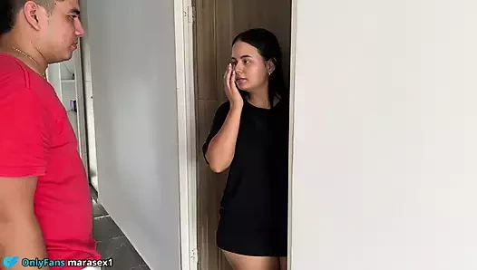 Komşuma iyiliğin karşılığını ödüyorum ve yarağıyla oynuyorum