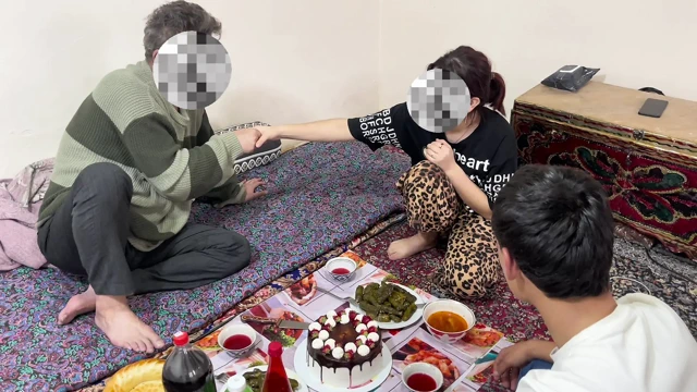 Doğum günümde iki erkek ile sikistim