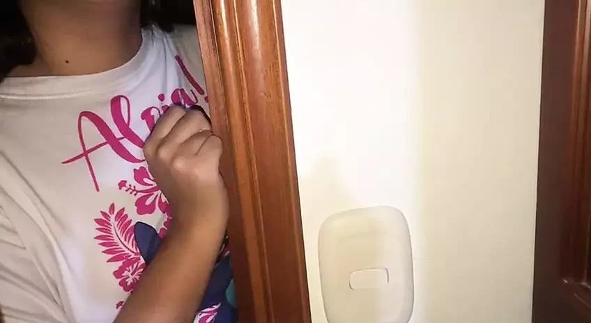 Arkadaşım beni tuttu, kocasını siktim
