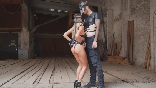 Samimiyeti kucakla: karanlık şıklık esaret setimizi keşfedin