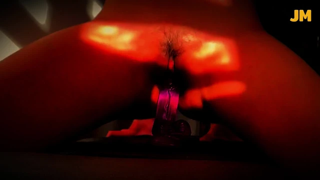 Oun Nin seks yapıyor yarakla oynuyor ve vajinasına sokuyor - çok cinsel hissediyor (07 Nisan 2026)