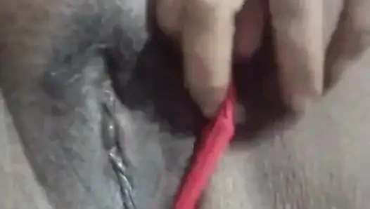 Hizmetçim amını gösteriyor