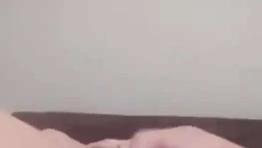 Büyük zevkle akşam mastürbasyonu Edy Scarlet