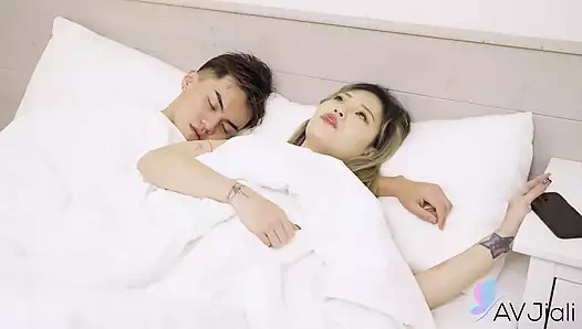 Yuxi Cheats Her Fianc with Her Dead-beat Ex