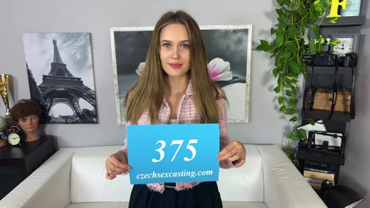 Utangaç yirmilik şey onu oldukça ateşli yaptı