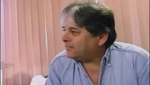 Koca ateşli karısını paylaşıyor