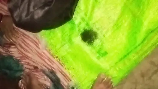Bhabi ne baiya ke bal saf kiye fir chudai ki