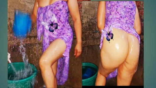 Sri Lankalı kız banyoda