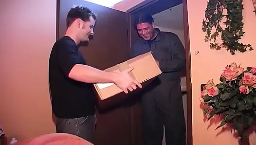 Sarışın Sürtük Kanepede Domalarak Sikiliyor