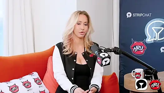 Gerekenlere sahip misin? Isis Love porno denemelerinde çıldırdı