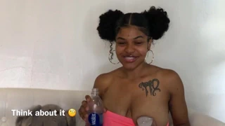 Sıkı siyah kız pompalama süt itibaren memeler için youtube 2