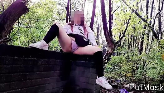 Kilolu sürtük külotunu İngiltere'de teşhir ediyor