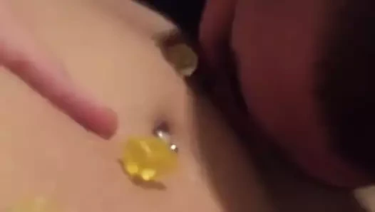 Karımın en iyi arkadaşını sikiyorum