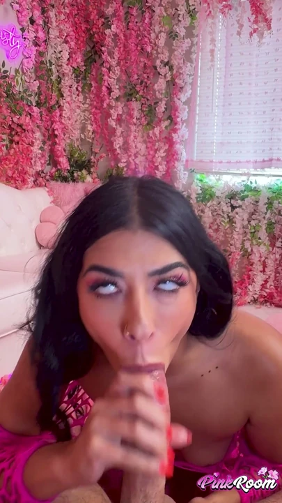 Jasmine Sherni üremek için yalvarıyor - dikey