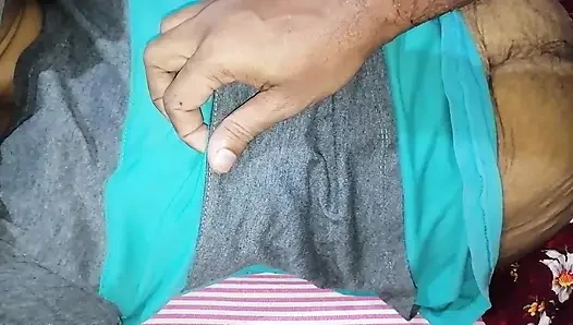 Kıllı amcık desi köylü kızın vücudunu azdırıyor