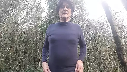 Siyah iç çamaşırı ve peruk