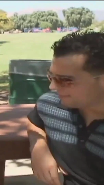 Захватывающий момент из "Худенькая блондинка-жена с идеальными маленькими сиськами получает камшот в ее рот, пока куколд наблюдает"