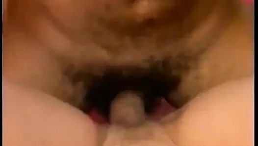 Büyük memeli esmer kadın klasik üçlü grup sekste sikiliyor ve ağzı boşalıyor