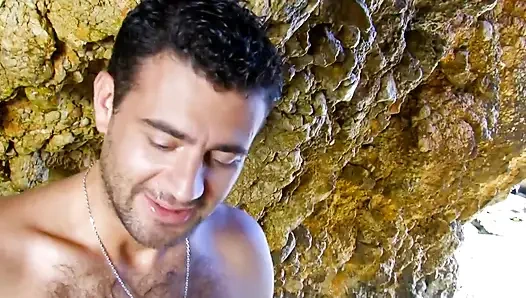 Samia azgın plajda lagünde sikişiyor