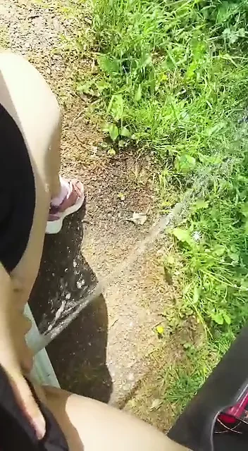 Первая писсинг за пределами машины