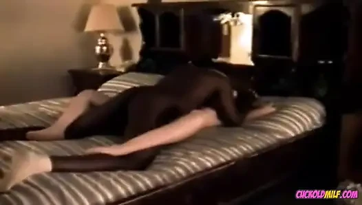 2000'li yılların klasik videosunda aldatılan orta yaşlı seksi kadın