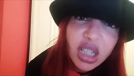 Güzel küfürlü kadın sana ne yapacağını emrediyor