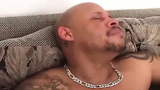 Çarpıcı ateşli zenci sevgilim becerilerini sergiliyor