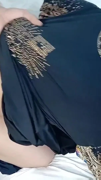 Ключевой момент от "мусульманская неверная жена жестко трахнула киску weraring в черной бурке"