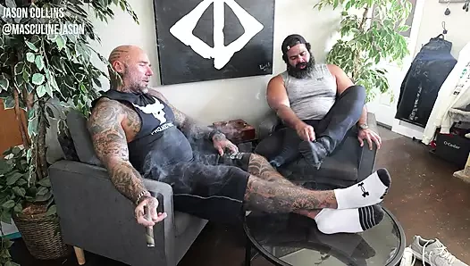 Oscar Bear ile ayak ibadeti ve puro sigara içme