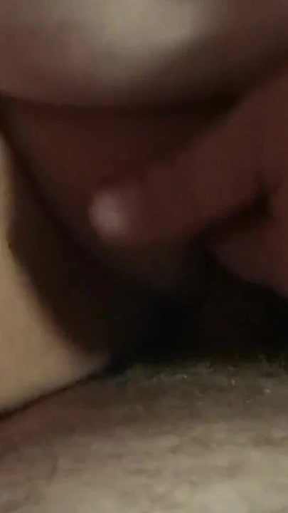 Eve laina - büyük bir kıçı ve kıllı kedi ile milf, açgözlülükle genç bir horoz sürmek. | Klip 1