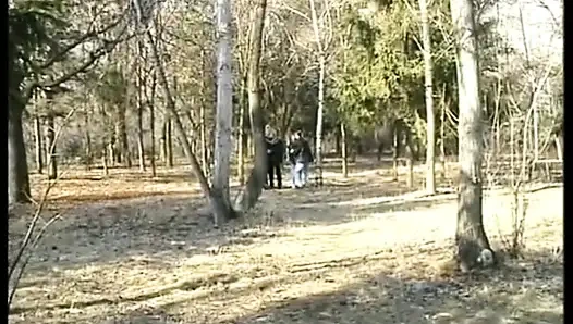 Alman kapılarının arkasında özenle sikiliyor