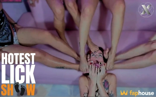 Bazı güzel lezbiyenlerin en ateşli ayak fetişi gösterisi