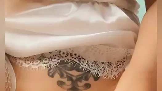 Nicole dupapillon – İngiltere'nin en uzun labia'sı – yapay penisiyle kendini sikiyor ve büyük bir fışkırtmayla orgazm oluyor