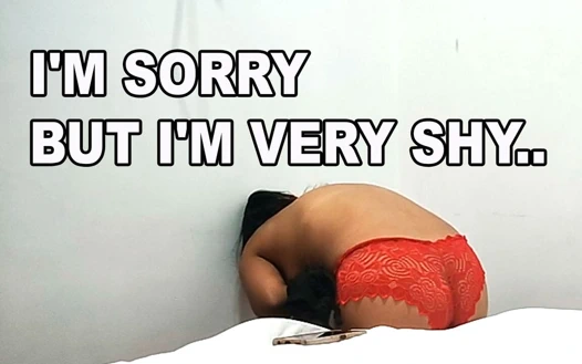 Utangaç, masum. Işık açıkken yapmayı sevmiyor, ama çok olduktan sonra, çığlık atmasını ve inlemesini sağlayan sert seks alıyor.