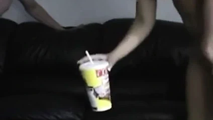 Küçük sarışın her şeyi yapar.