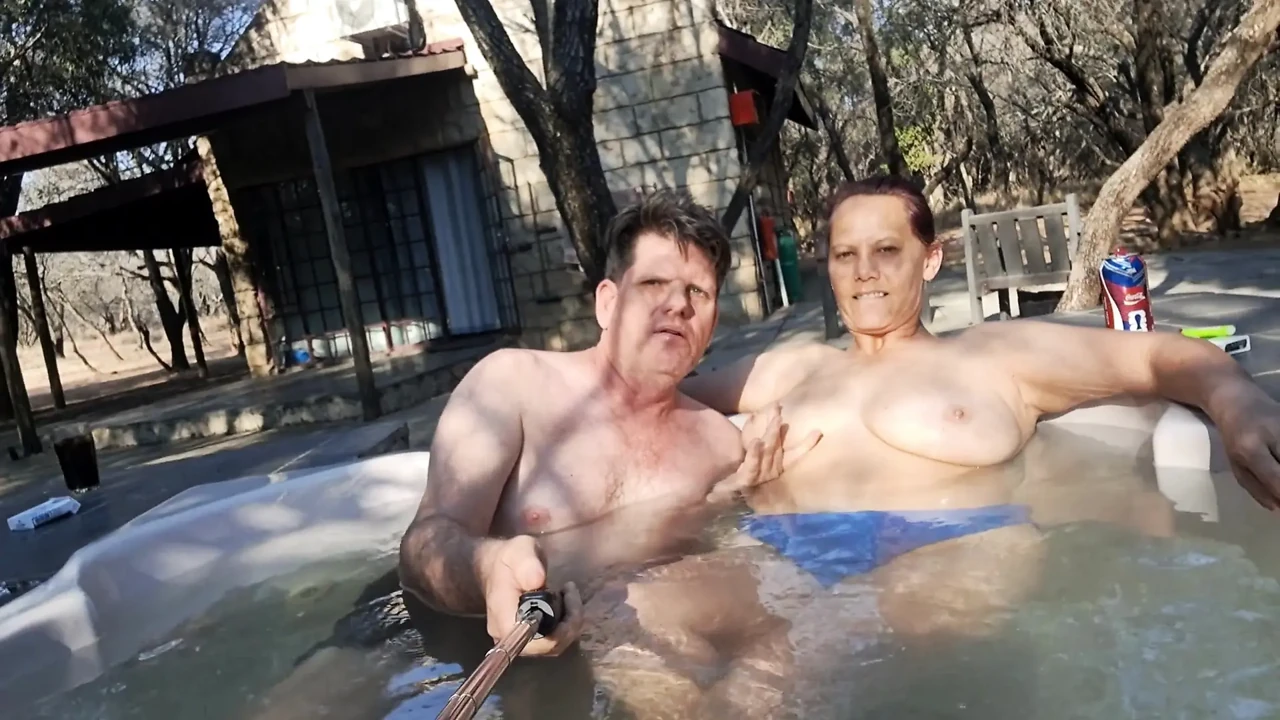 Публичный Секс Хотвайф В Настоящем Любительском Видео Приглашает Незнакомца Трахнуть Ее На Улице.