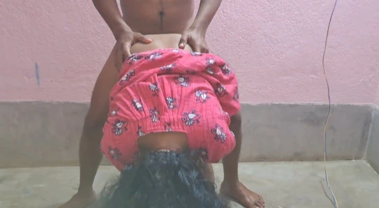 Hintli villege yenge mastürbasyon yapıyor