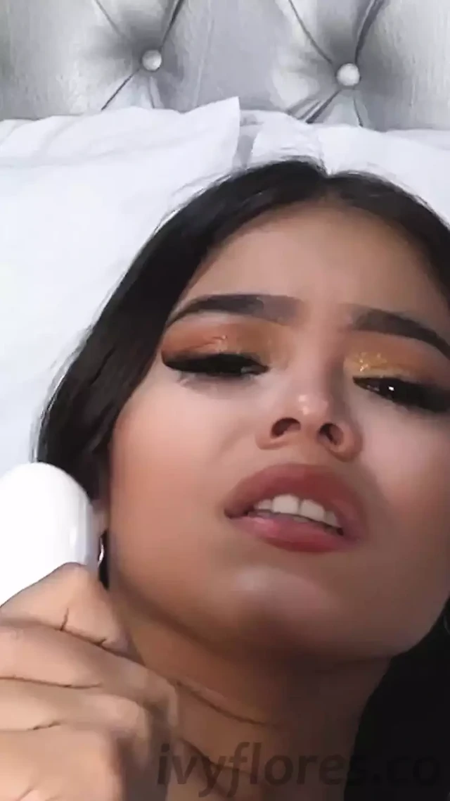 Büyük memeli esmer latin için kamerada mastürbasyon yapıyor - ivy flores sızdırıyor