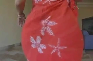 seksi arap göt alkışlar içinde elbise