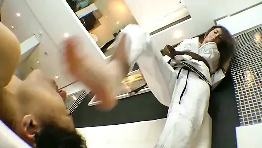 Karateka láb arca Pandorától Kegyetlen és rabszolga Pat