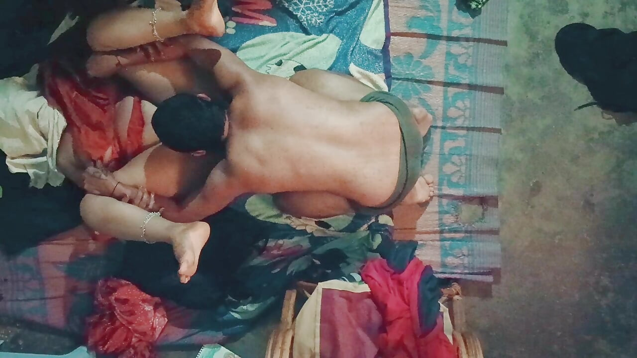 Hintli seks seksi kız arkadaşım otel odasında sikişiyor queen4desi