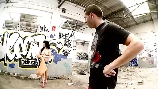 Kız arkadaşım kahverengi saçlı orta yaşlı seksi kadın amcığını alıyor