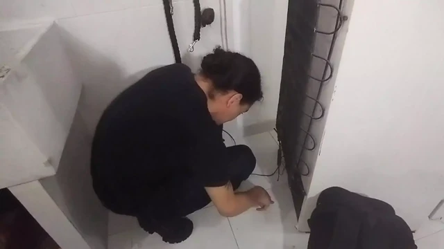 Ev yapımı seks - sapık üvey annemin sadece penisime dokunmak için evime nasıl girdiğini kaydettim.