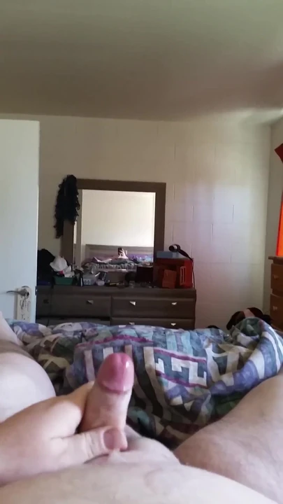 Trantarlogh - мастурбирует. Огромный камшот!